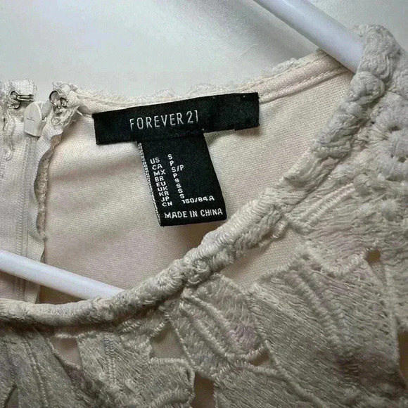 Forever 21 Floral Lace Dress Cream Size Small, Bridal, Floral, Crotchet - Picture 6 of 11